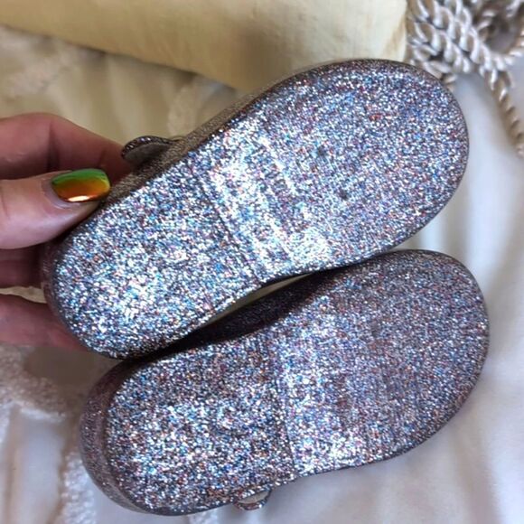 Sweet Love Flat in Silver Glitter for Babies - Mini Melissa Size 6 - Picture 5 of 7